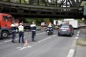 LKW blieb unter Bruecke haengen Koeln Ehrenfeld Innere Kanalstr Hornstr P403